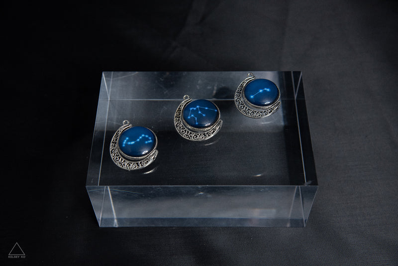 MOON SIGN CHOKER