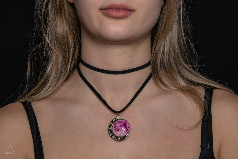 MOON SIGN CHOKER