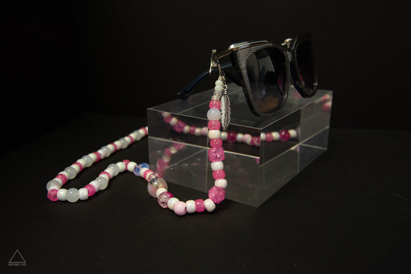 FEATHER GLASSES CHAIN
