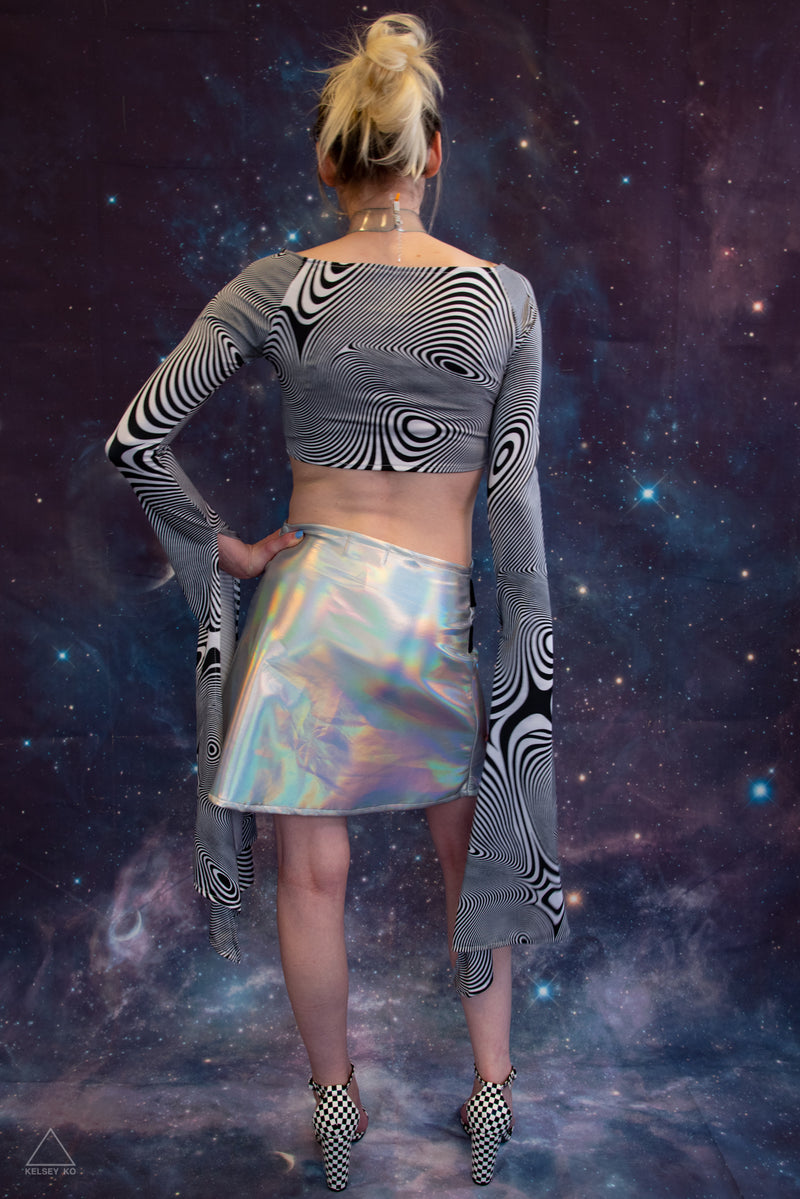 TRIPPY FLARE SLEEVE TOP