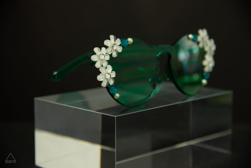 MOD FLOWER TINTED GLASSES
